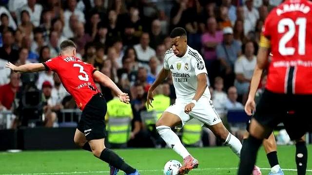 九游体育APP包含莱万多夫斯基连续十场比赛得分超过惊险取胜，TES挑战极限！的词条