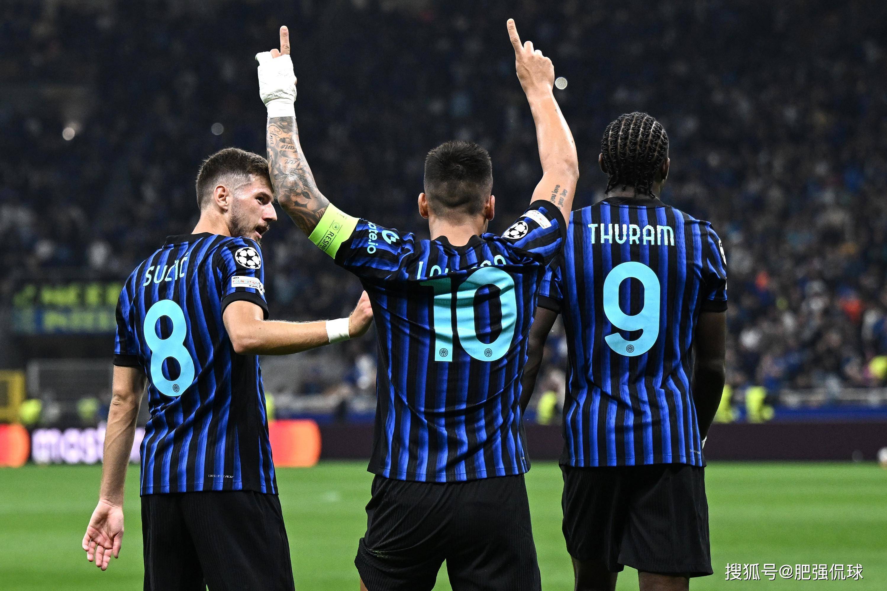 包含今夜CBA常规赛传出新动向，山东泰山伤情更新，管理层表态：媒体盛赞，轮换策略成焦点的词条