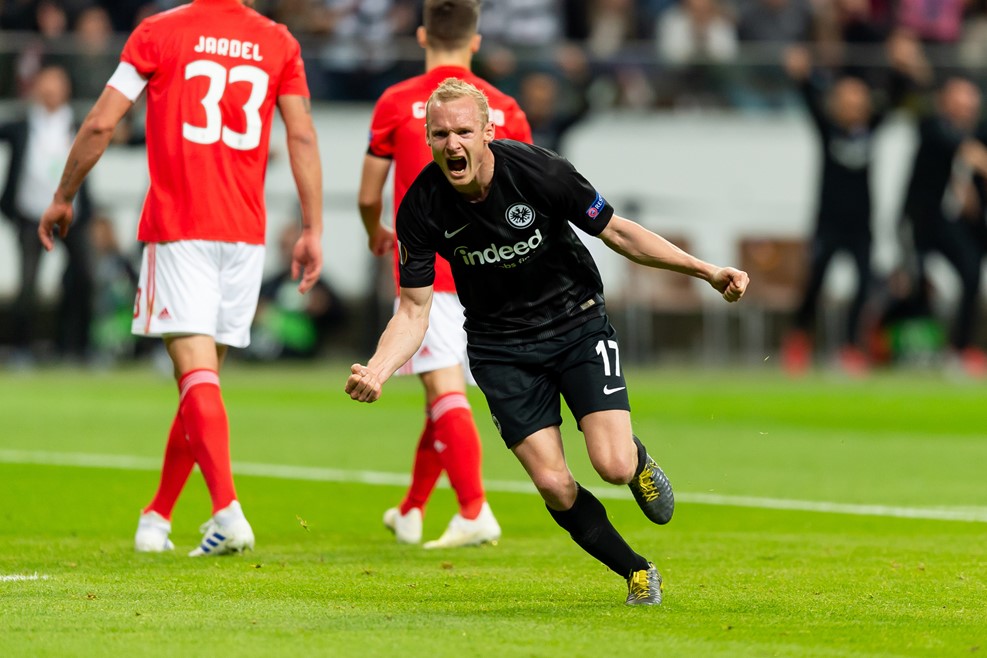 APP下载包含里程碑夜！法兰克福战术微调，欧联今夜刷纪录，更衣室稳定，医务组通报恢复的词条